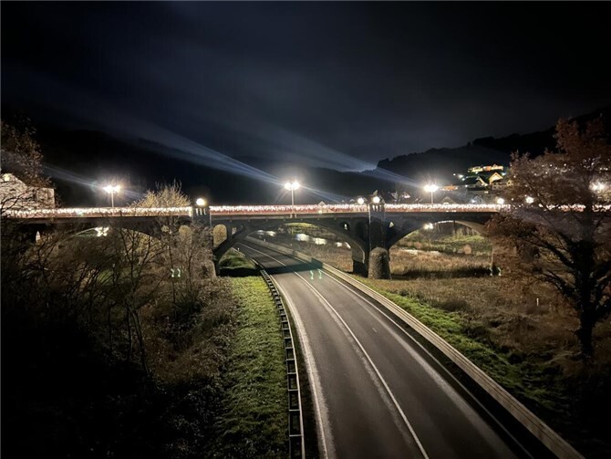Was die Uferlichter in Bad Neuenahr-Ahrweiler sind, das ist das Weihnachtsdorf an der oberen Mittelahr.  Foto: privat