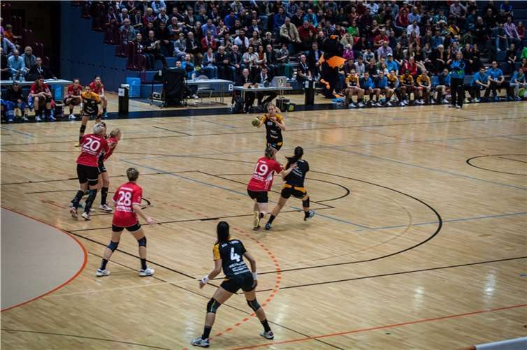 Was die Vulkan-Ladies gegen den amtierenden Deutschen Meister aus Thüringen boten, ähnelte einer Sensation: trotz des verlorenen Spiels zeigten sie mehr als eine ansprechende Leistung. Foto: SHU