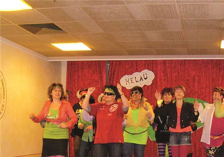 Was diese beiden dem Publikum wohl Lustrges zu erzählen hatten?