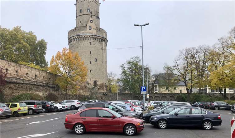 Was geschieht mit dem Gelände am Runden Turm, wenn das neue Parkdeck fertig gestellt wird? Foto: privat