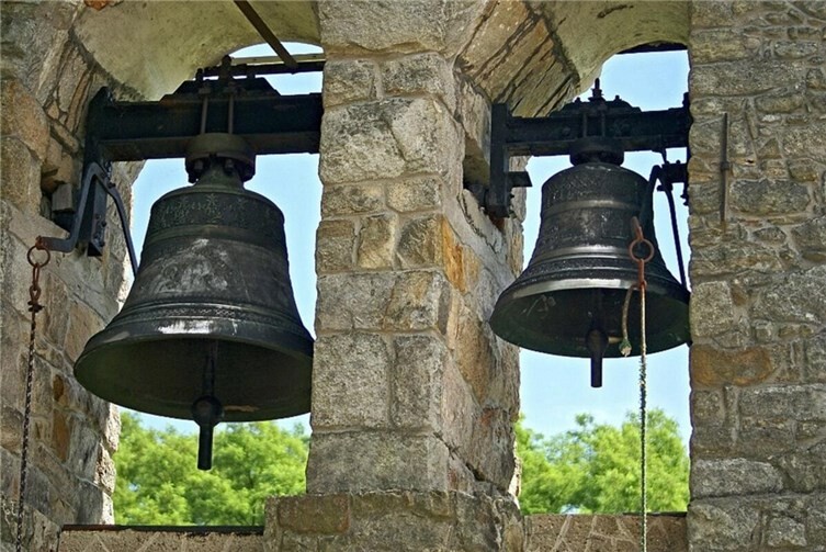 Was hängt denn da im Turm? Die Kirchenglocken!