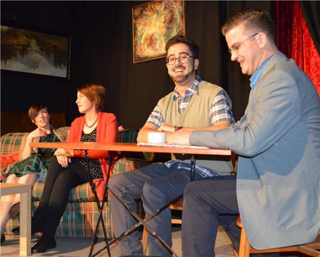 Was ist an unseren Frauen neu? An dieser Frage kann eine Ehe hängen. Melanie Schmickler, Mareike Setzinger Martin Briel und André Kauk in „Fällt dir an mir nichts auf“ (v.l.). AB