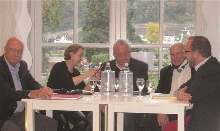 Was sich liebt das neckt sich – Koblenzer-Ehrenamt-Quintett. Von links: Bernd Neitzert, Petra Lötschert, Rainer Linnig, Dirk Crecelius und Benjamin Greschner rechts außen.Privat