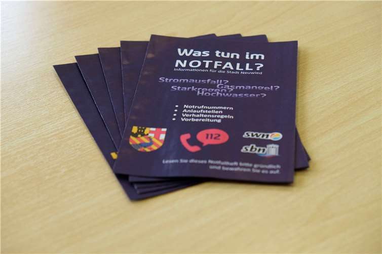 „Was tun im Notfall?“, lautet die plakative Frage, die auf der Titelseite des handlichen Notfallheftes prangt.  Foto: Stadt Neuwied
