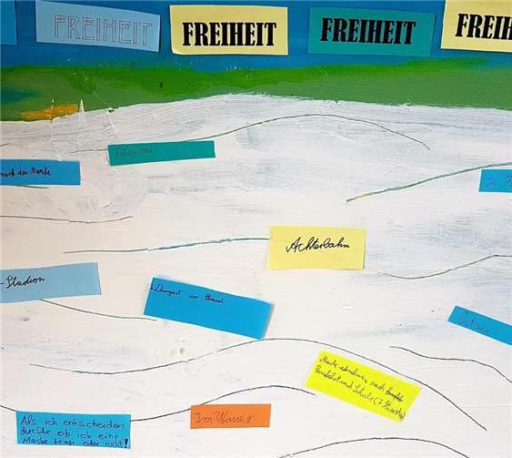 Was„Freiheit“ für die Kinder und Jugendlichen bedeutet, haben diese auf Zetteln aufgeschrieben. Foto: privat