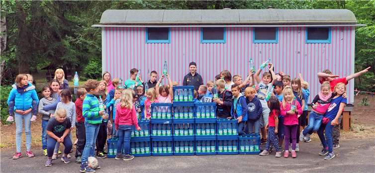 Wasser für die heißen Tage- das kam gerade recht.Foto: Wolfgang Seidenfuß
