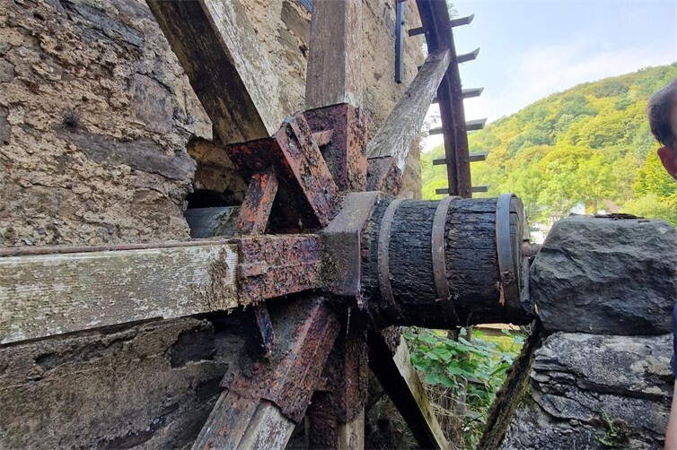 Wasserrad mit gebrochenem Auflager