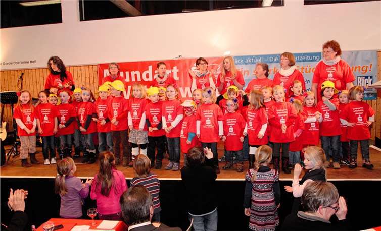 „Wat die janz Junge verzälle“: Begeistert wurde der Auftritt der Kinder des Hönninger Kindergartens Wibbelstätz aufgenommen.