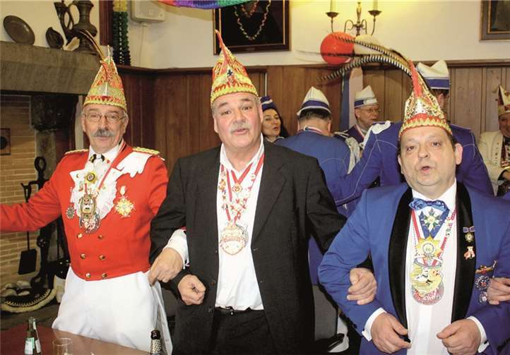 Wat en echter Prinz der Strünzer ist, der ist wie die drei Jubel-Tollitäten textsicher und schunkelerprobt