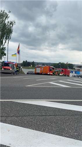 Großeinsatz bei Remagen: Treibendes Geisterboot auf dem Rhein