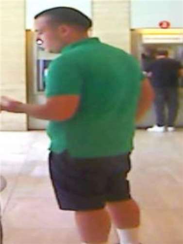 Fahndung nach Betrüger: Täter zockt hilfsbereiten Passanten ab