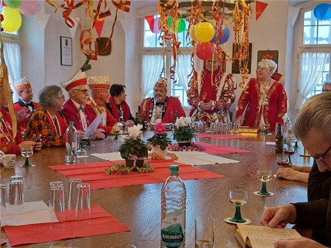 Närrischer Handstreich beim Rathaussturm in Erpel