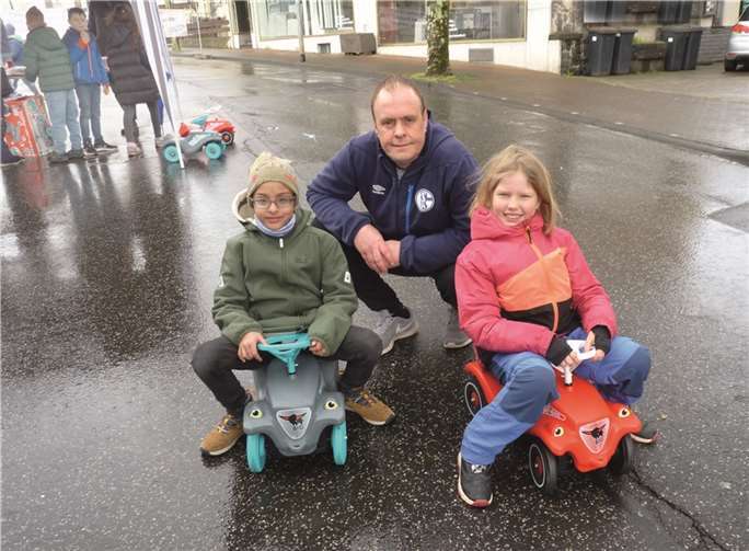 Weder Sturm noch Regen konnten den Bobby-Car-Fans etwas anhaben.