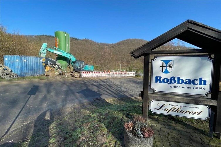 Wegen Böschungssicherungsarbeiten an der L 256 bleibt die Zuwegung nach Niederbuchenau, die auch als Zufahrt zum Campingplatz dient, noch 4 Wochen vollständig gesperrt. 