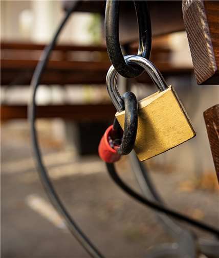 Wegen Corona geschlossen: Die Gastronomie zählt zu den am stärksten von der Pandemie betroffenen Branchen. Um die finanziellen Nöte der Beschäftigten zu lindern, fordert die Gewerkschaft NGG Soforthilfen im Dezember. Foto: NGG