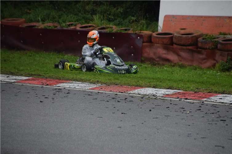 Wegen eines Motorschadens konnte Rennfahrer Enrico Förderer nur als Vorletzter beim Finalrennen starten.  Fotos: privat