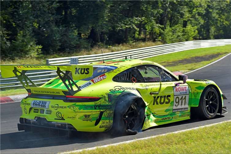 Wegen eines Reifenschadens musste der Manthey Porsche vorzeitig die Segel streichen.Fotos: BURG