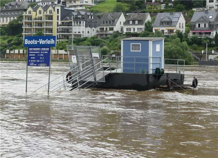 Wegen steigendem Pegel bleibt die Lage weiterhin angespannt.