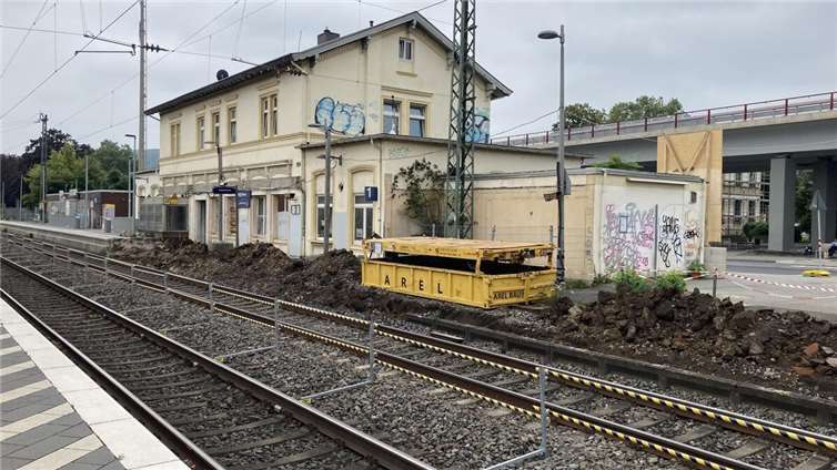 Wegen verschiedene Baumaßnahmen auf der Bahnstrecke zwischen Köln und Koblenz, wird die linksrheinische Strecke über zwei Wochen voll gesperrt. Foto: Archiv/CF