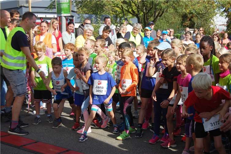 Wehe, wenn sie losgelassen: die Bambini kurz vor dem Start über 444 Meter. 