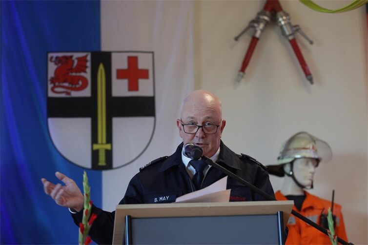 Wehrführer Bernd May, auch stv. Wehrleiter der Feuerwehren der VG Adenau, dankte seiner Mannschaft herzlich