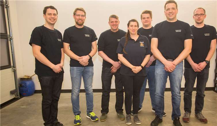 Wehrführer Peter Reusch (3. von links) mit dem erweiterten Vorstand des Fördervereins. Foto: Feuerwehr VG Puderbach