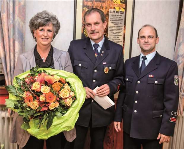 Wehrführer Thomas Pelzer würdigte auch Pia Lehnigks fünfunddreißigjähriges geduldiges Warten.