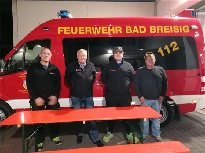 Wehrführer Thomas Winkelmann; Dieter Baunach, 1. Vors. des Fördervereins; Roman Deres, Vertreter der Einsatzabteilung sowie stv.Wehrführer Alexander Harsche.  Foto: privat