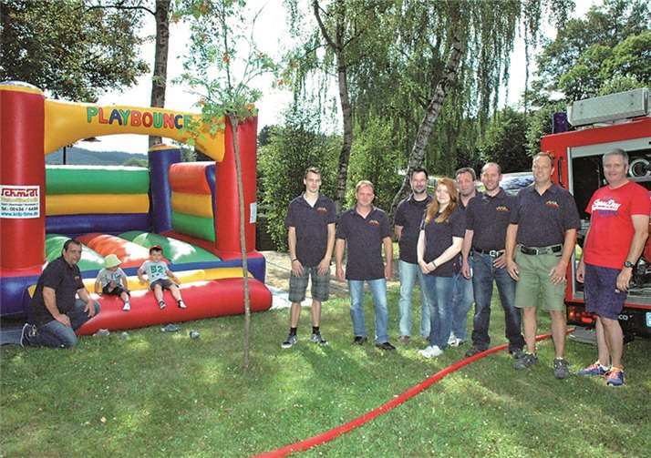 Wehrleiter Frank Linnarz (rechts) zu Besuch beim Tag der offenen Tür der FFW Heckenbach. UM