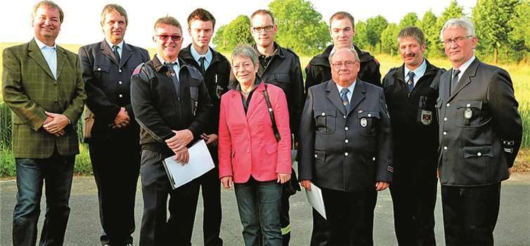 Wehrleitung und Bürgermeister gratulierten den geehrten, beförderten und ernannten Kameraden.DL