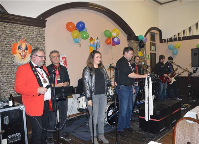 Weibliche Verstärkung für die Boygroup Schloffmötzche: Sängerin Nora Herschbach.