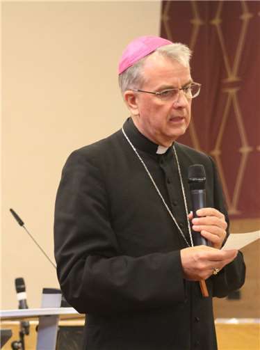 Weihbischof Jörg Michael Peters ist sich der vielen Herausforderungen bewusst.