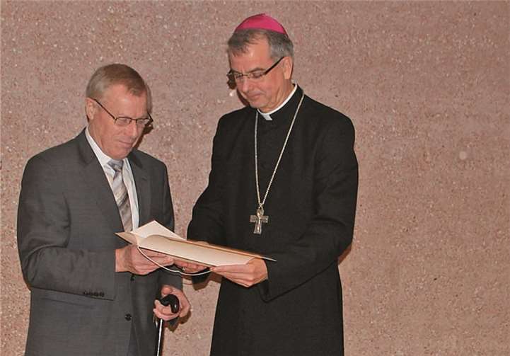 Weihbischof Jörg Michael Peters mit Josef Hennes in Trier.privat