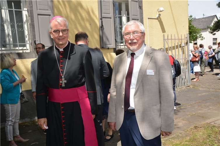 Weihbischof Jörg Michael Peters und Hugo Nowicki vom Caritas-Rat.