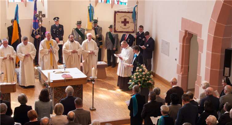 Weihbischof Jörg Michael Peters und gut 300 Gäste gedachten der Seligsprechung von Mutter Rosa vor zehn Jahren. Julia Fröder/Bistum Trier