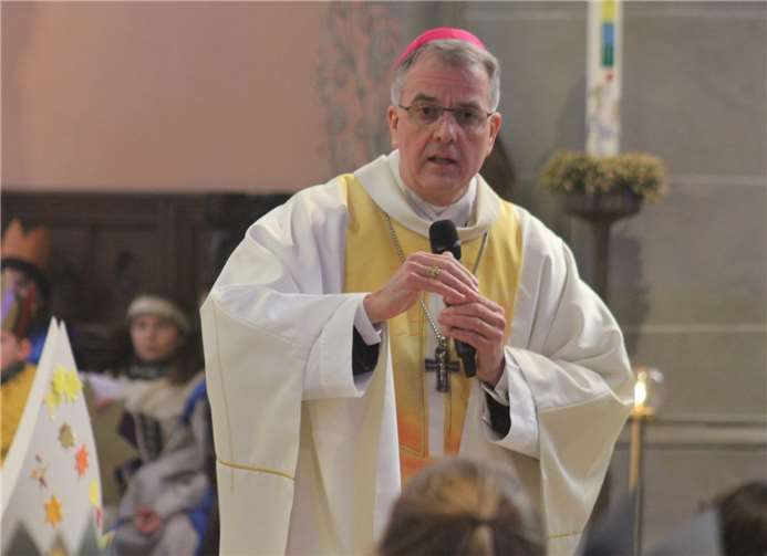 Weihbischof Jörg Michael Peters war persönlich nach Ahrweiler gekommen, um den Gottesdienst zu zelebrieren.