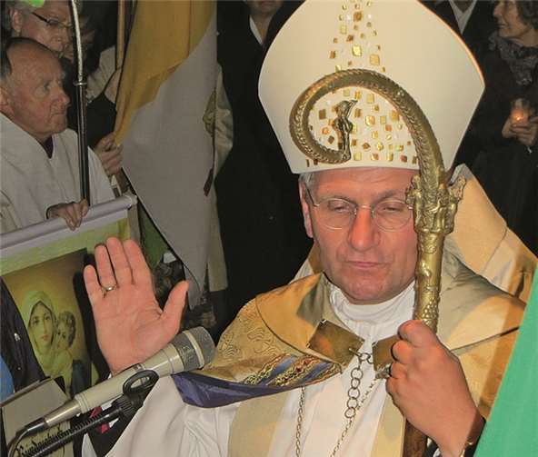 Weihbischof Schwaderlapp bei einer seiner Wallfahrten nach Schönstatt.