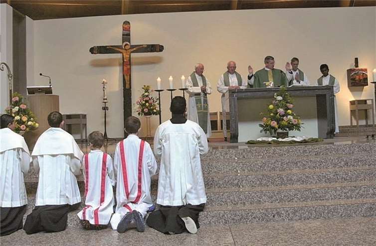 Weihbischof Schwaderlapp in der Pilgerkirche Schönstatt. privat