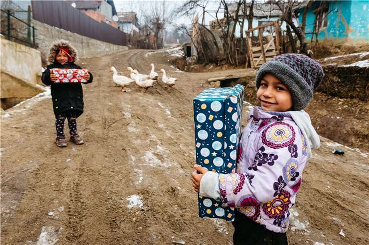 „Weihnachten im Schuhkarton“, Kindern Hoffnung und Freude schenken.Foto: David Vogt/SP