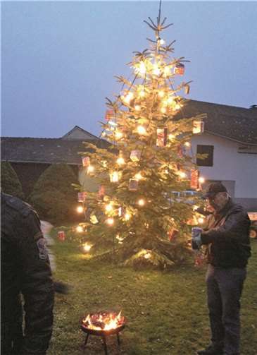 Weihnachten kann kommen: Der Berger Kirchplatz ist geschmückt. privat