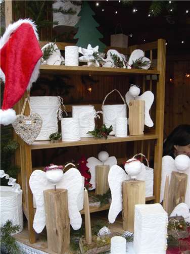 Weihnachtliche Accessoires machen Lust auf das nahende Fest.