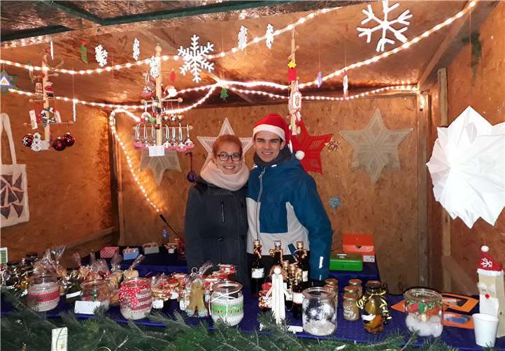 Weihnachtliche Leckereien boten diese beiden an.