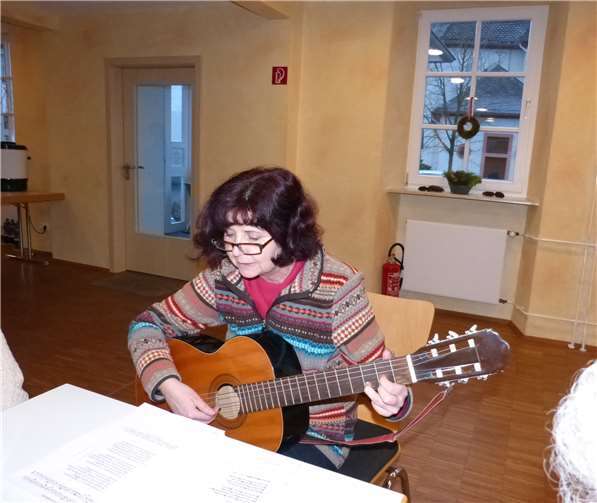 Weihnachtliche Melodien mit Petra Dymke und der Gitarre. Privat