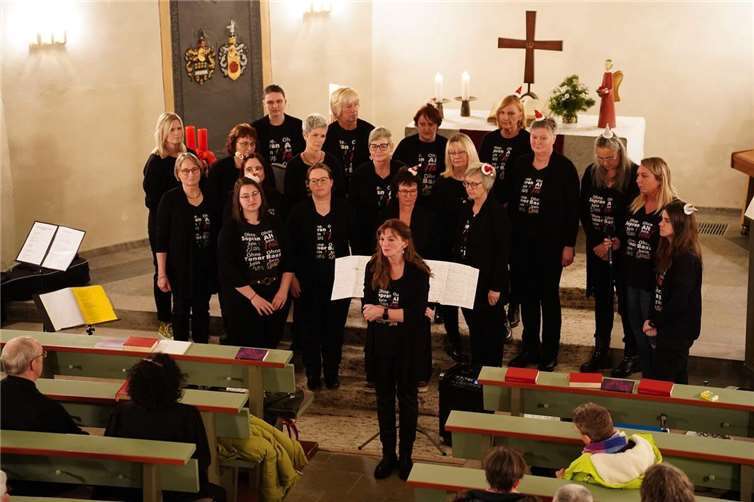 Lebendige Predigt und musikalische Höhepunkte Weihnachtliche Stimmung beim vierten Nachbarschaftsgottesdienst. Foto: privat