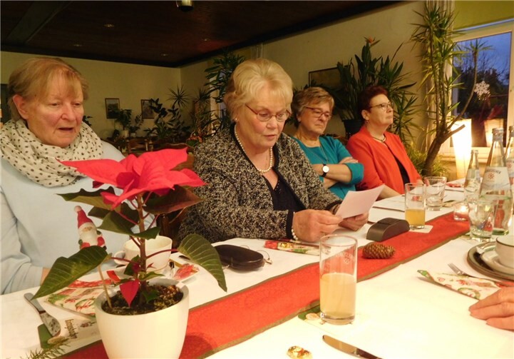 Weihnachtliche oder besinnliche Geschichten und Gedichte wurden vorgelesen.
