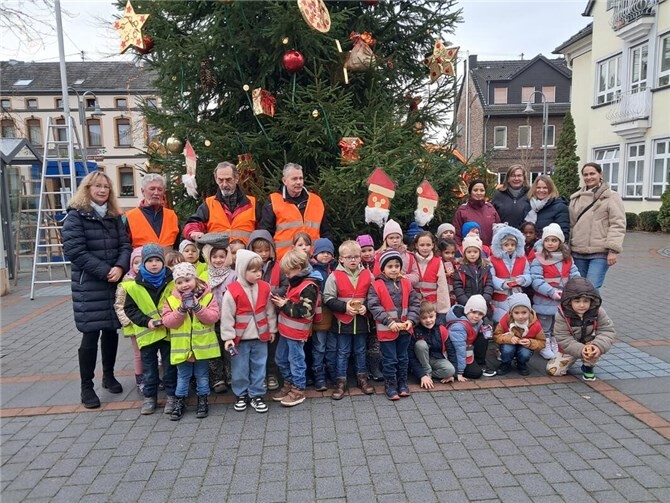 Weihnachtlicher Zauber auf dem alten Schulhof. Foto: Bürger-und Heimatverein Kripp e.V.