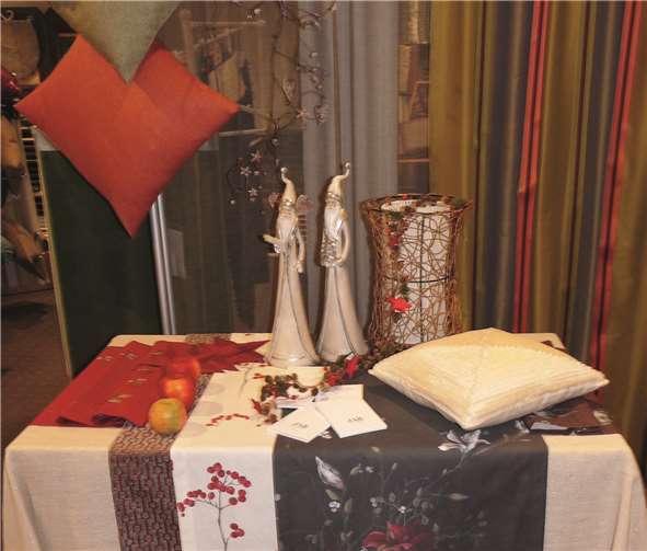 Weihnachtliches Ambiente verzaubert die Besucher des Mendiger Fachgeschäfts Mintgen Deko. FRE