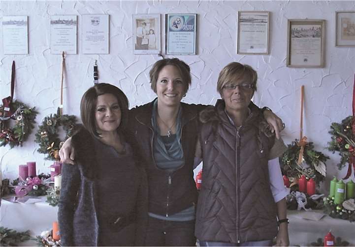 Weihnachtsbasar-Team des SV Schwarz-Weiß Merzbach, v.l. Gabi Bayer, Sandra Bures u. Karin Schreiber.  Privat