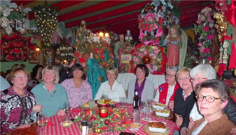 Weihnachtsfeier im „Kamin Stüffje“.  Picasa