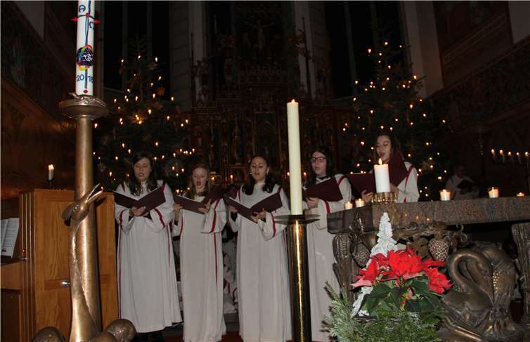 Weihnachtslied aus England „The first noel“ mit Johanna Spornauer, Laura Hausen, Laura Ivanov, Angelique Nicolas, Jana Perini.
